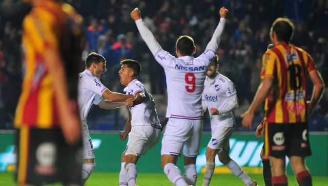 Dos cabezas y un brazalete