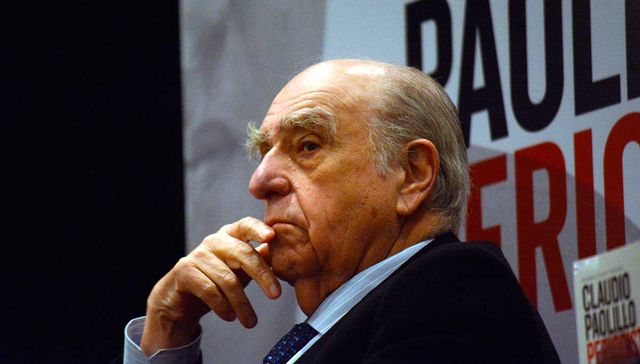 Agitando una más