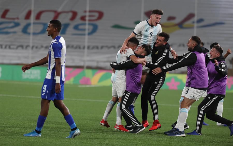 Celeste, blanca y dorada