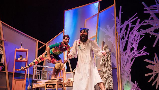 Actuar pegados es actuar