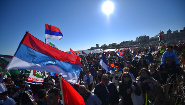 Por mar y tierra