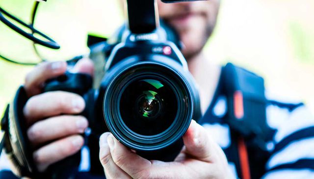 Se escucha con los ojos