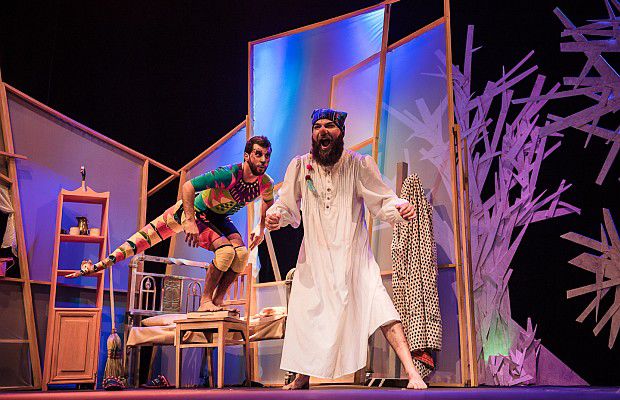 Actuar pegados es actuar