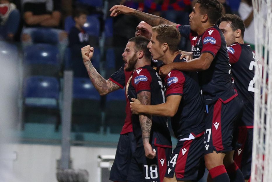 Resultado de imagen para nahitan nandez cagliari