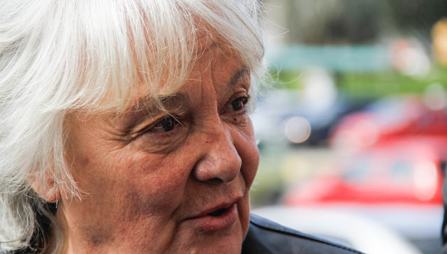 Poner cabeza y aguantar el tirón