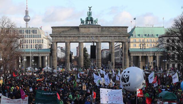 Como Greenpeace, pero más manija