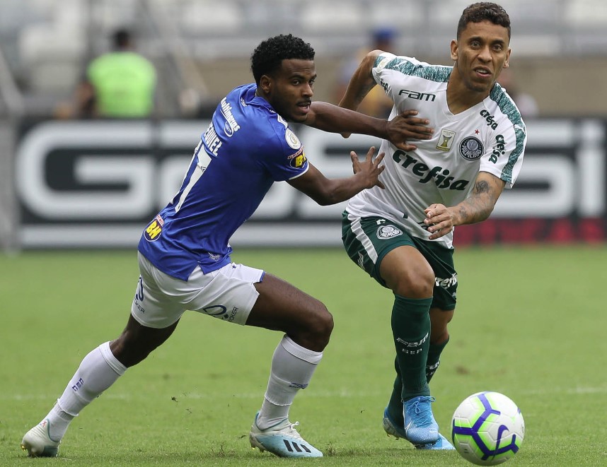 Brasileirao Cruzeiro descendió por primera vez en su historia al caer