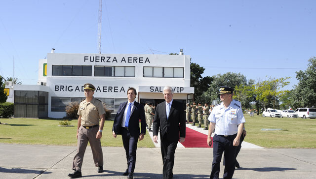 La mano izquierda y la derecha