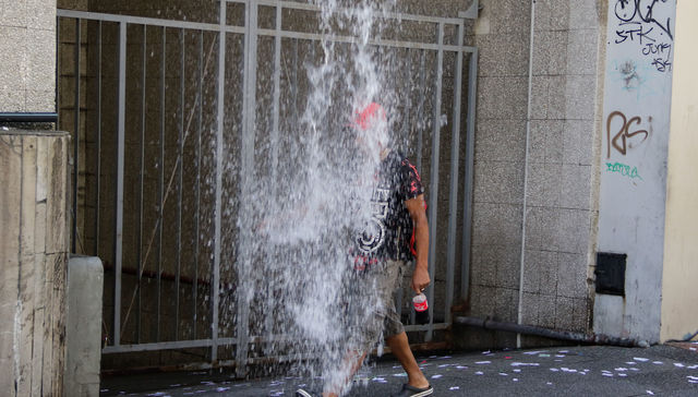 Chancletas y guantes