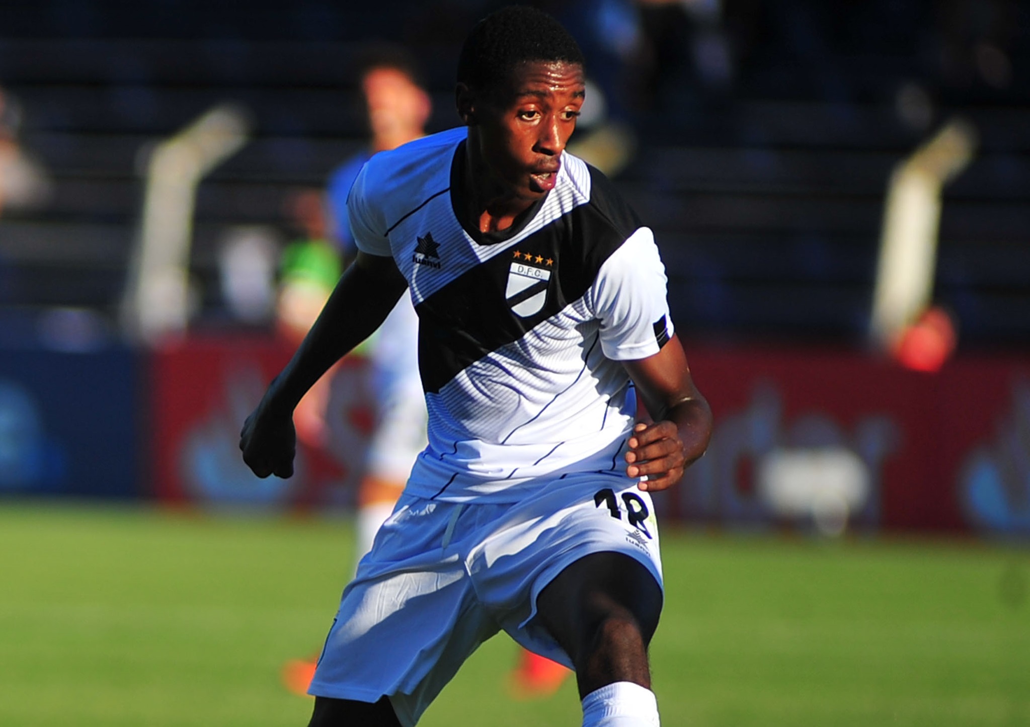 Denis Olivera de Danubio a Peñarol; Yeferson Quintana y Rodrigo Piñeiro