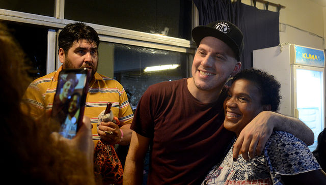 La alegría va por barrios