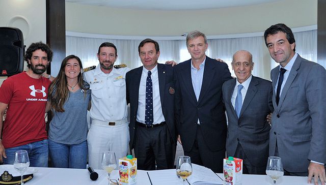 Con honores