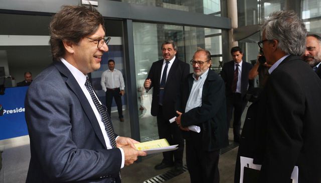 Agárrense de las manos