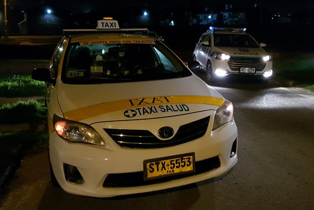Un taxista fue atacado a pedradas en Malvín: cayó en una zanja y corre riesgo de vida