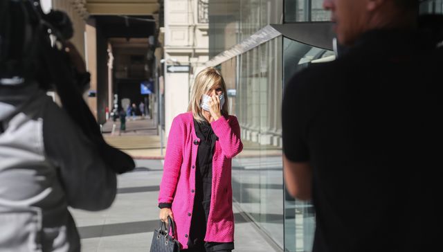 Una firmita acá y listo