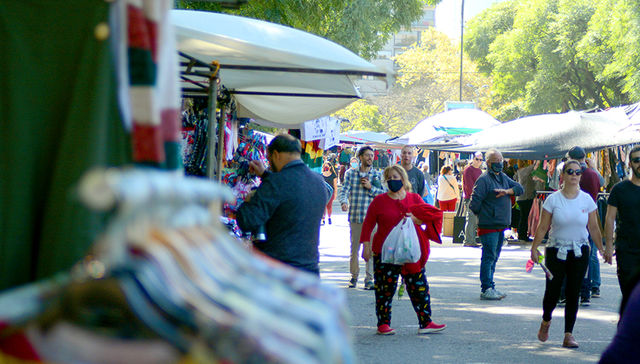 Poner cabeza y aguantar el tirón
