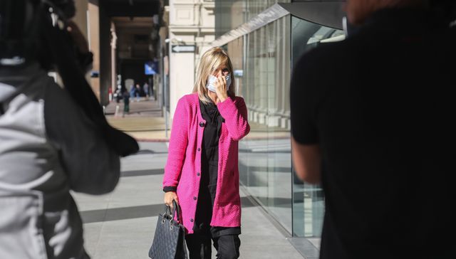 Una firmita acá y listo