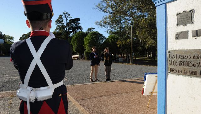 En libertad y obligado