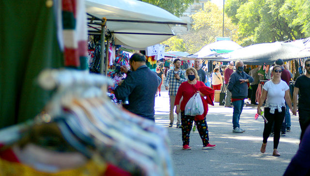 Poner cabeza y aguantar el tirón