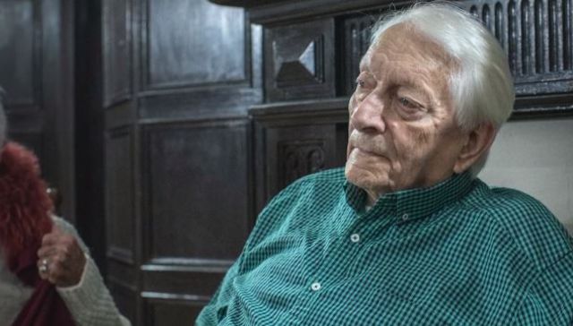 A la altura de los saludos