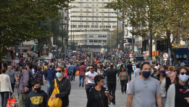 Piña, patada y codo