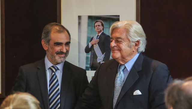 Le pegó con el apellido