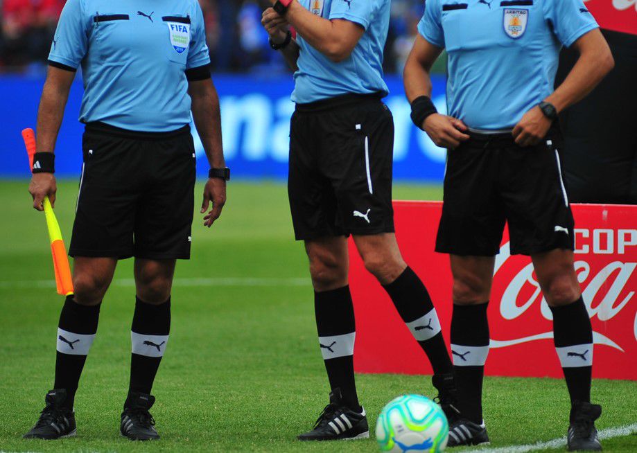 Gabriel - Montevideo,Montevideo: Curso para personas que quieran ser  arbitros en el futbol amateur y base para futbol profesional.