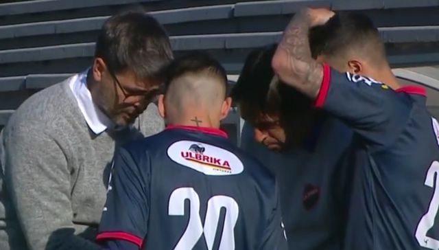 El chiquito a la cabeza