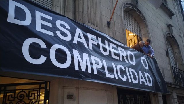 No es por ahí, rey
