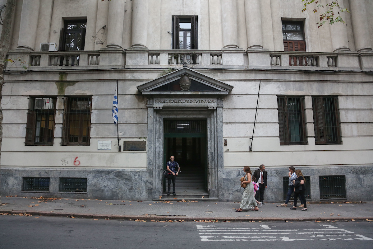 MEF abrió llamado laboral con sueldo de casi $ 65.000 : los requisitos y cómo anotarse