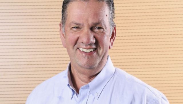 Le pegó con el apellido