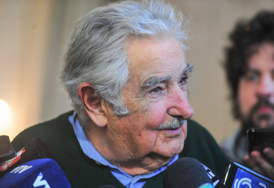 De Mujica ligera