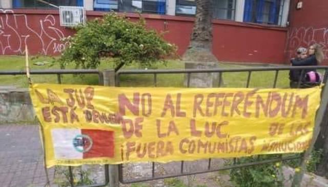 De pie, compañeros