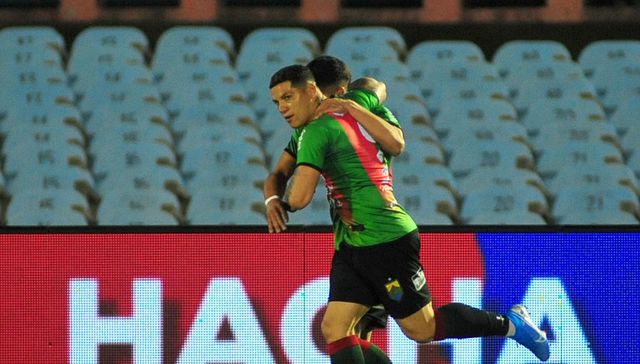 Canario entre canarios