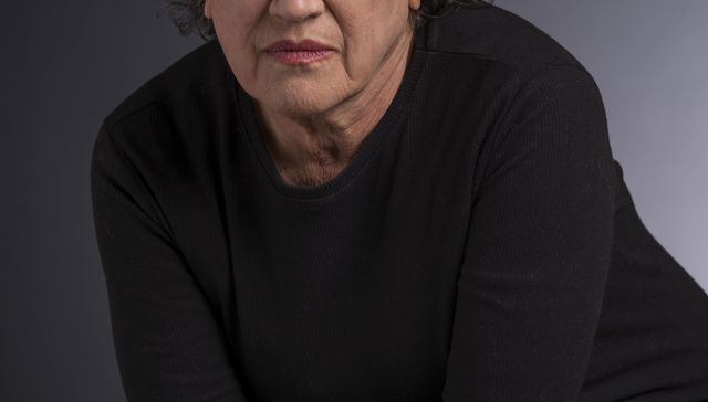 Otro papel le espera