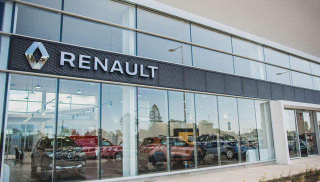 Renault inauguró su innovador local en Car One y se suma al Black Friday