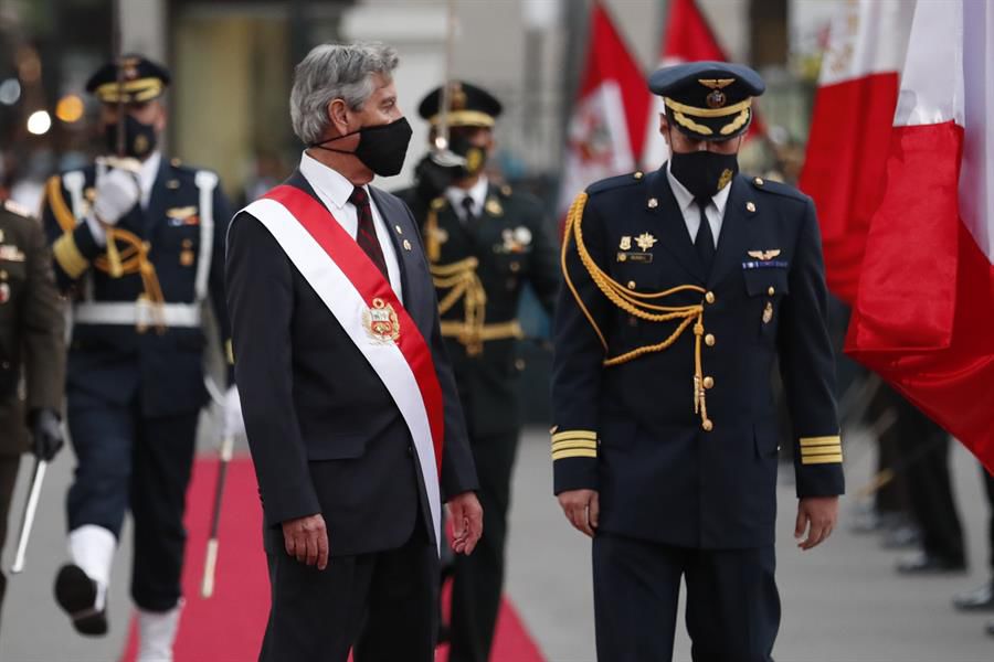 Comunicado tras comunicado