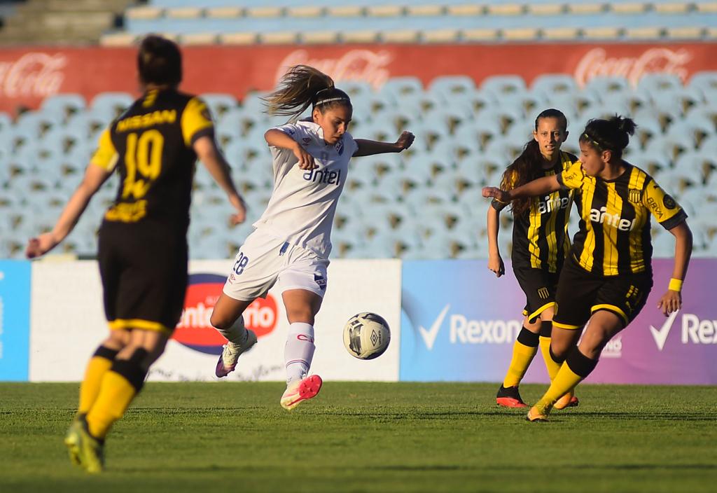 AUF TV transmitió el clásico Peñarol vs Nacional de Fútbol Femenino - AUF