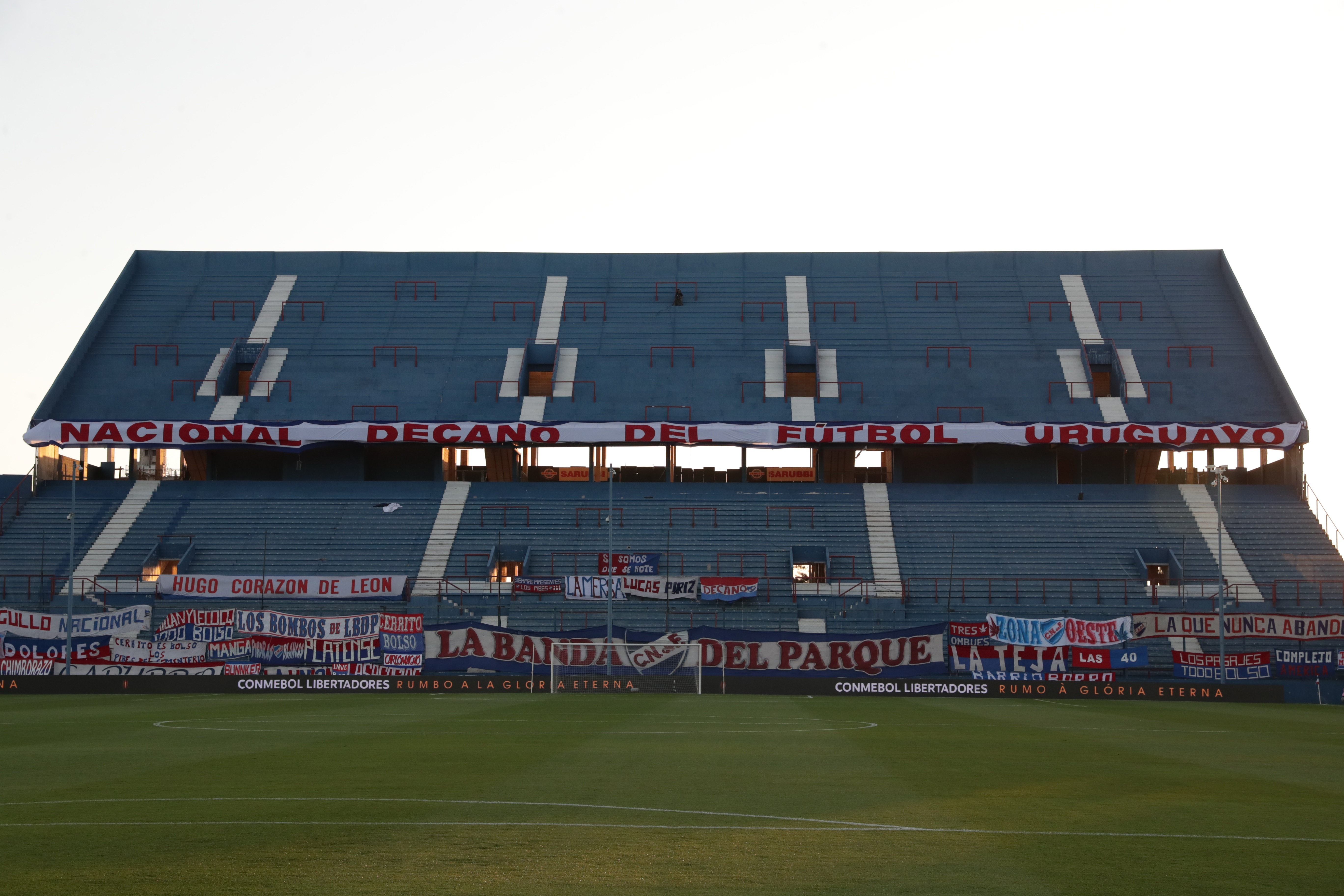 Regresa el fútbol a Uruguay: hoy se juega el clásico entre Peñarol