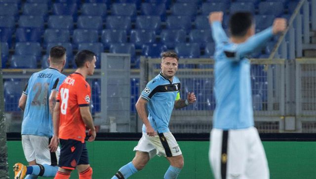 Con aquellos en la garganta