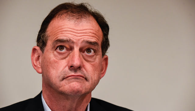 Carguen combustible en el Hércules