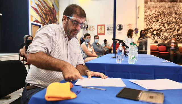 Con la firma y el registro