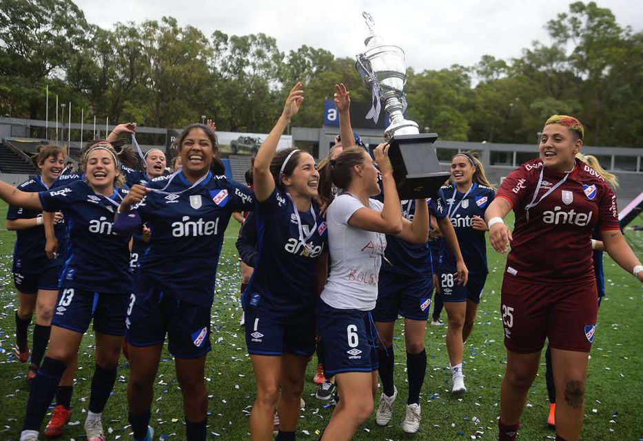 El fútbol femenino gana espacio en Uruguay: el caso Club Nacional de  Football. - Tequila Inteligente