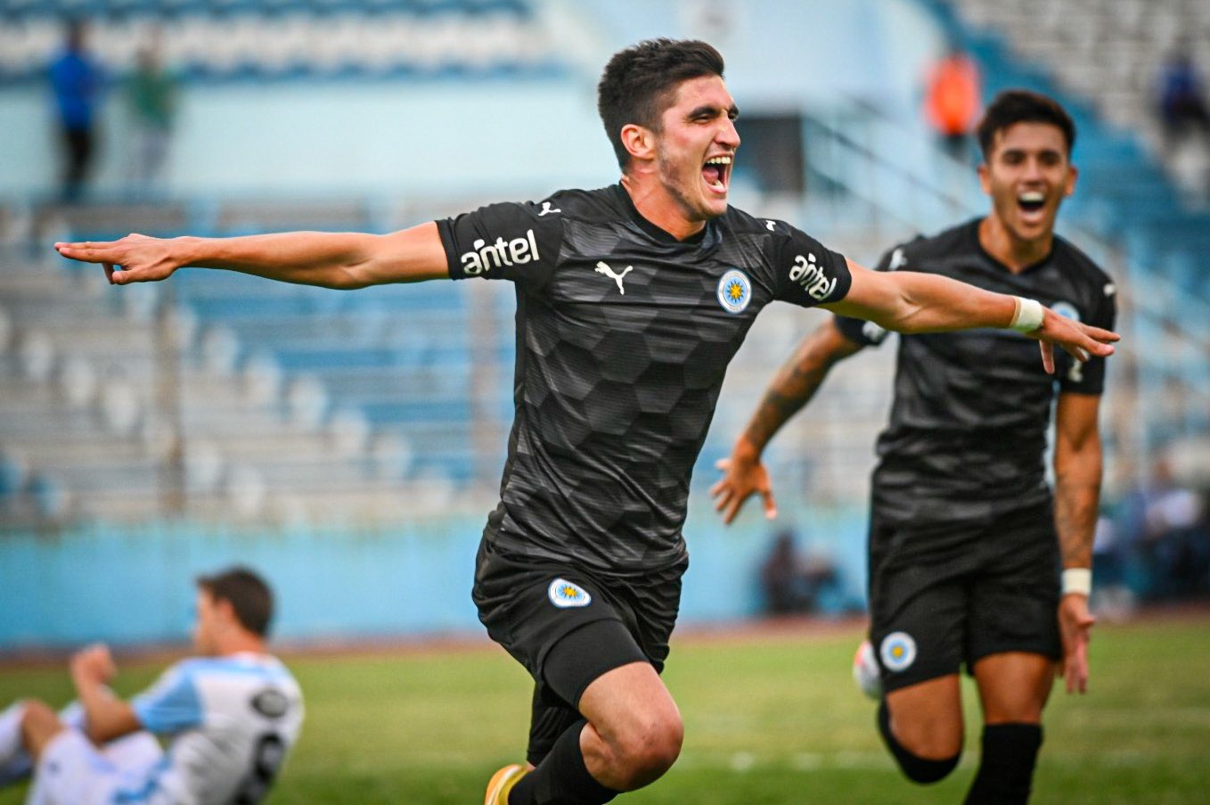 Montevideo City Torque 0-1 River Plate: Jonathan Dos Santos le dio un gran  triunfo al darsenero con un golazo - EL PAÍS Uruguay