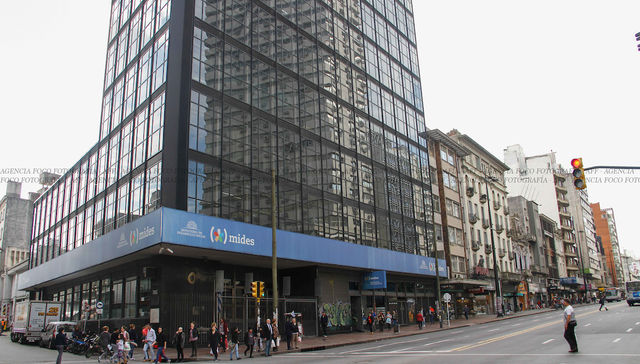 Dos oficinas a la izquierda