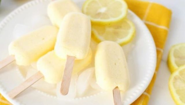 Helado de crema de limón