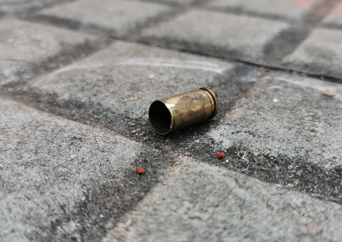 Muchos disparos y documentos ajenos: investigan asesinato de un hombre en Villa Española