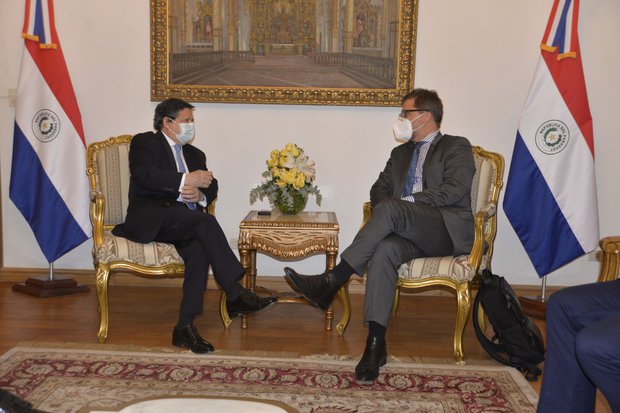 Canciller paraguayo, Euclides Acevedo, junto a embajador de Uruguay en Paraguay, Fernando Sandin