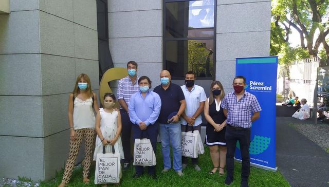 Con un pan bajo el brazo