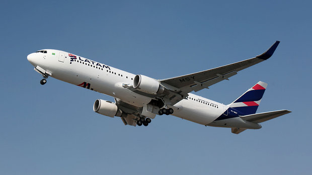 Latam Airlines ofrece cambio de ticket o devolución tras accidente de avión en Lima